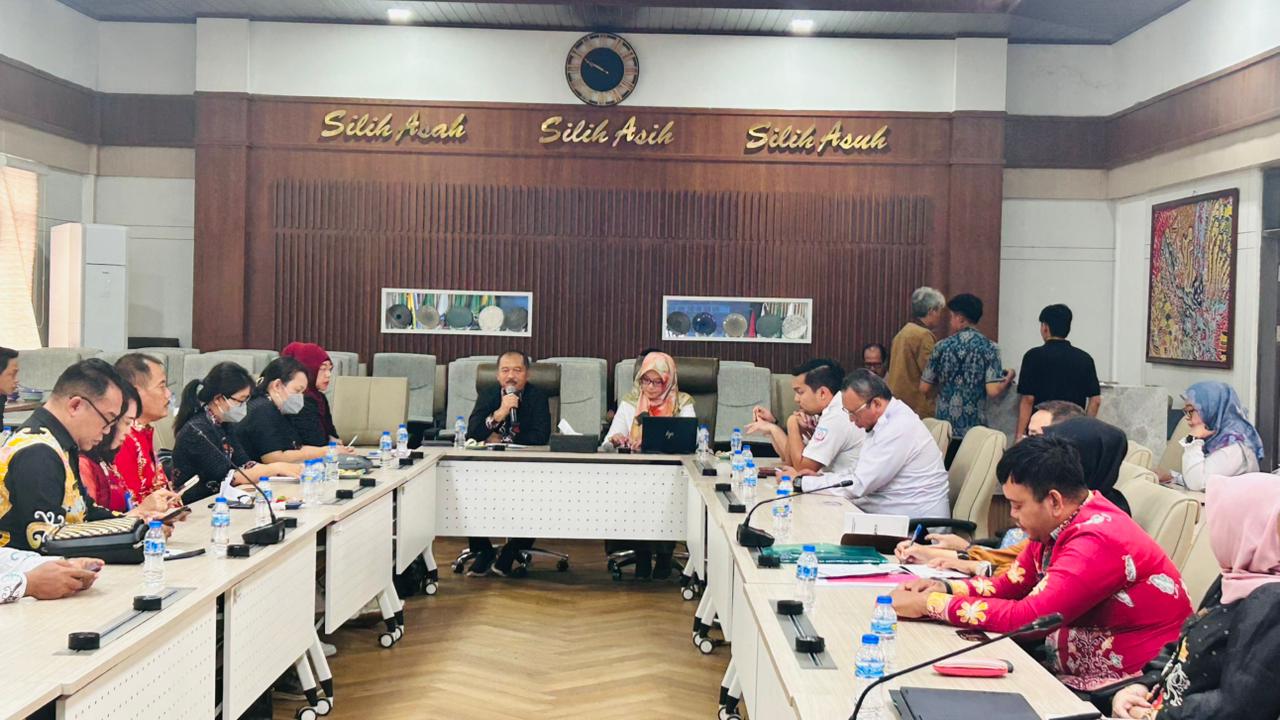 Inspektur Daerah Provinsi Kalimantan Tengah Pimpin Kaji Tiru Pelaksanaan RB dan Pembangunan ZI di Pemprov Jabar