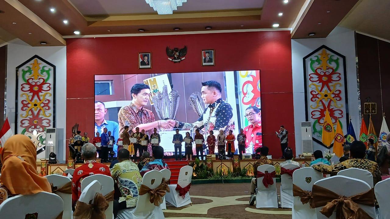 BPBPK Prov. Kalteng Raih Penghargaan Peringkat 1 Keterbukaan Informasi Publik Tahun 2024 Kategori Menuju Informatif