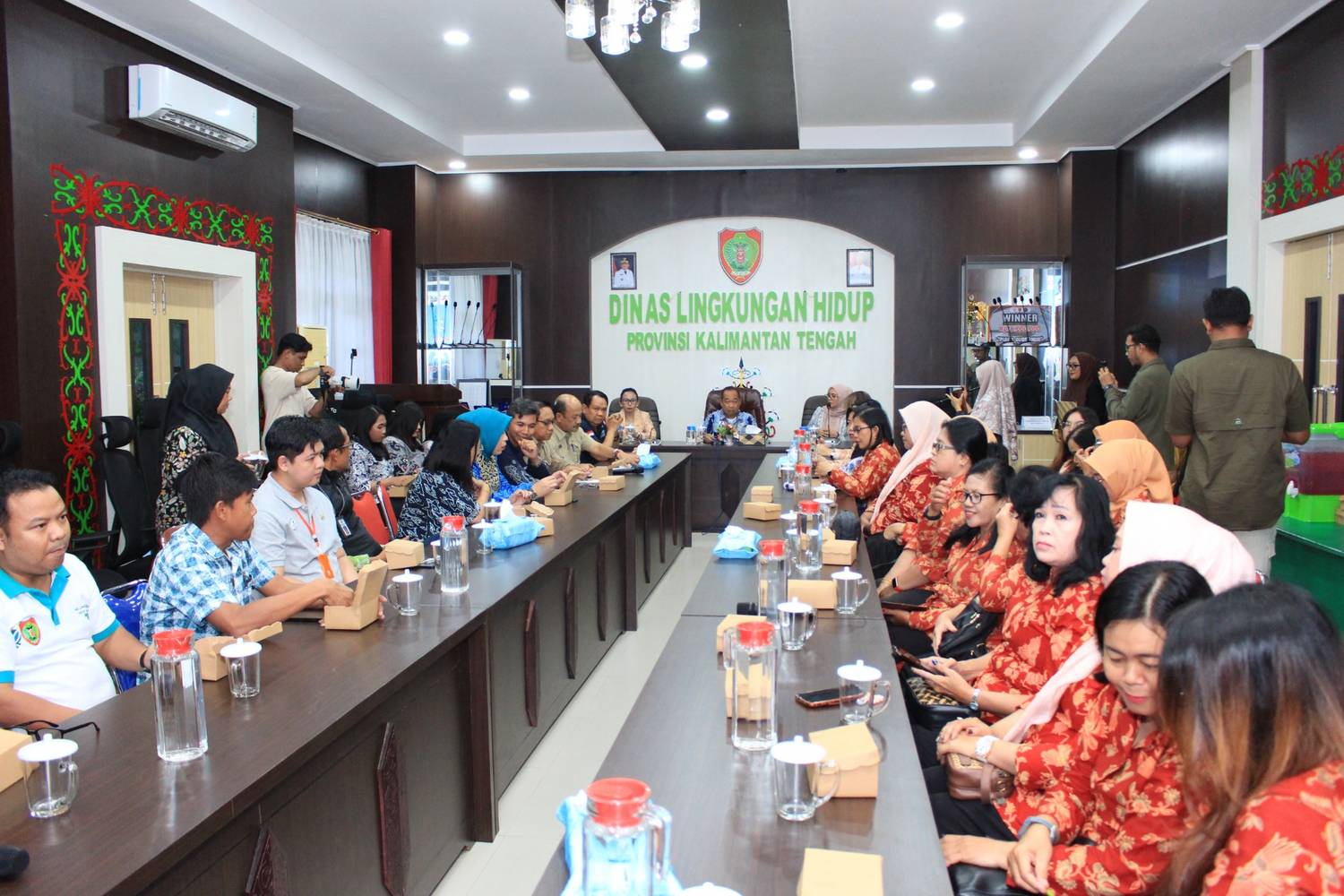 DLH Kalteng Luncurkan Kerajinan Tas Daur Ulang, Kelurahan Kalampangan Siap Jadi Percontohan Pengelolaan Sampah