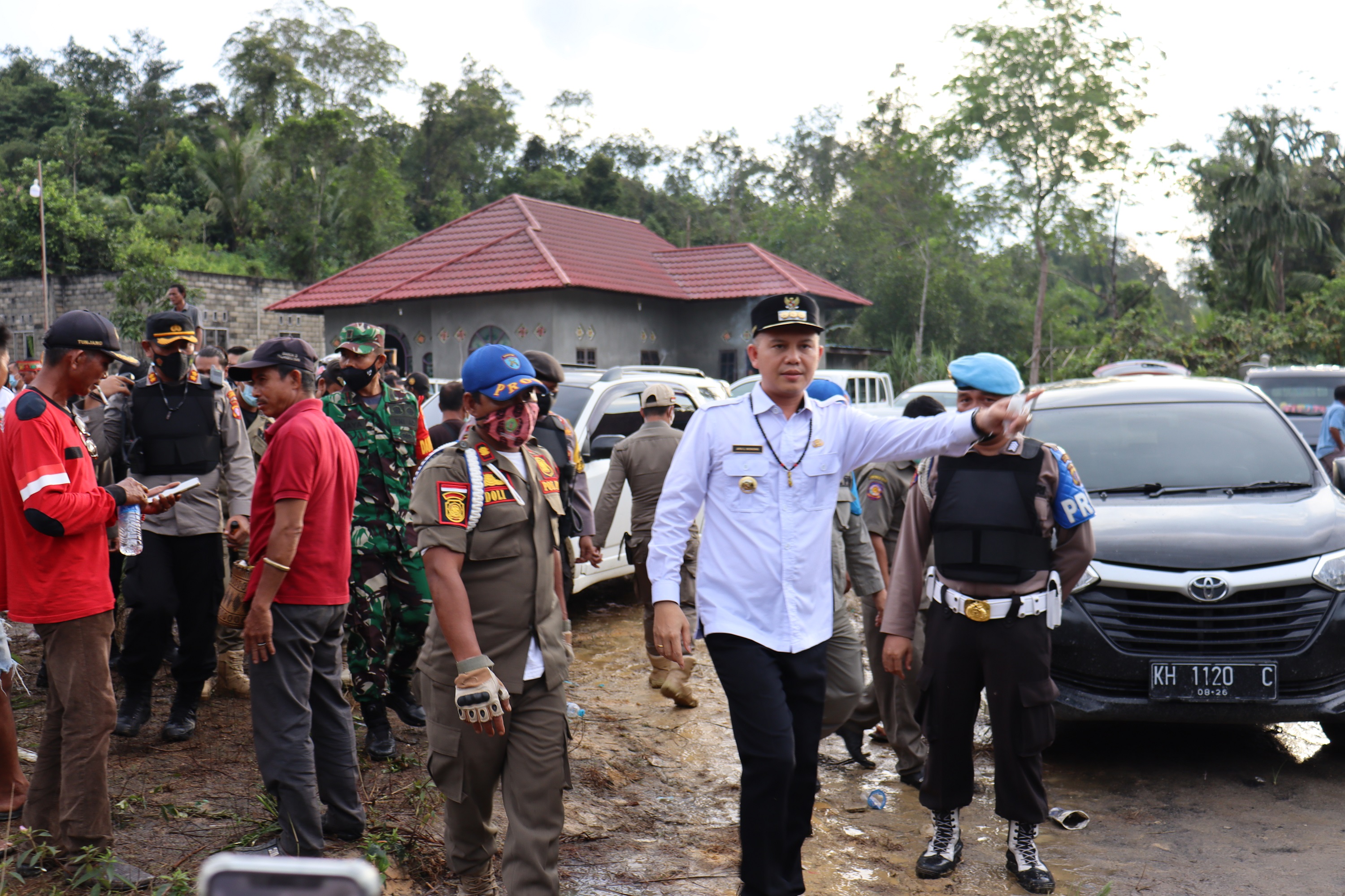 Bupati Gumas Merespon Cepat Aksi Masyarakat Blokade Jalan Palangka Raya-Kuala Kurun