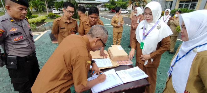 Dinas Dikbud Kobar Musnahkan 457 Blangko Ijazah Tidak Terpakai atau Rusak