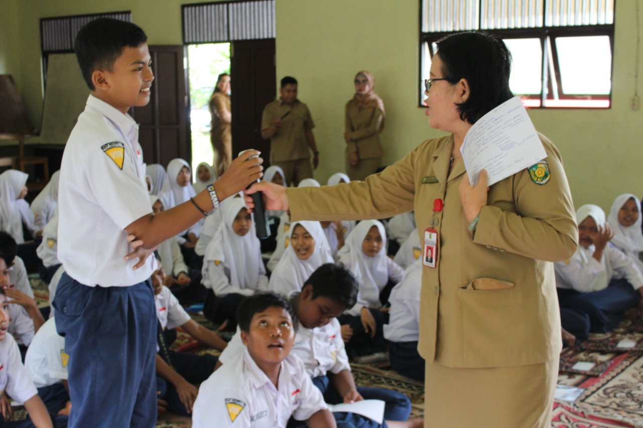 Sosialisasi Bahaya Trafficking Anak di SMPN 4 Palangka Raya