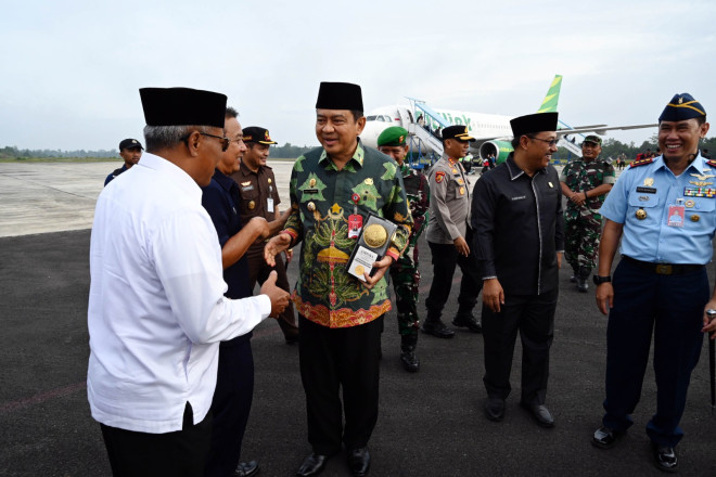 Tiba di Pangkalan Bun, Piala Adipura ke-13 Disambut dan Diarak Keliling Kota