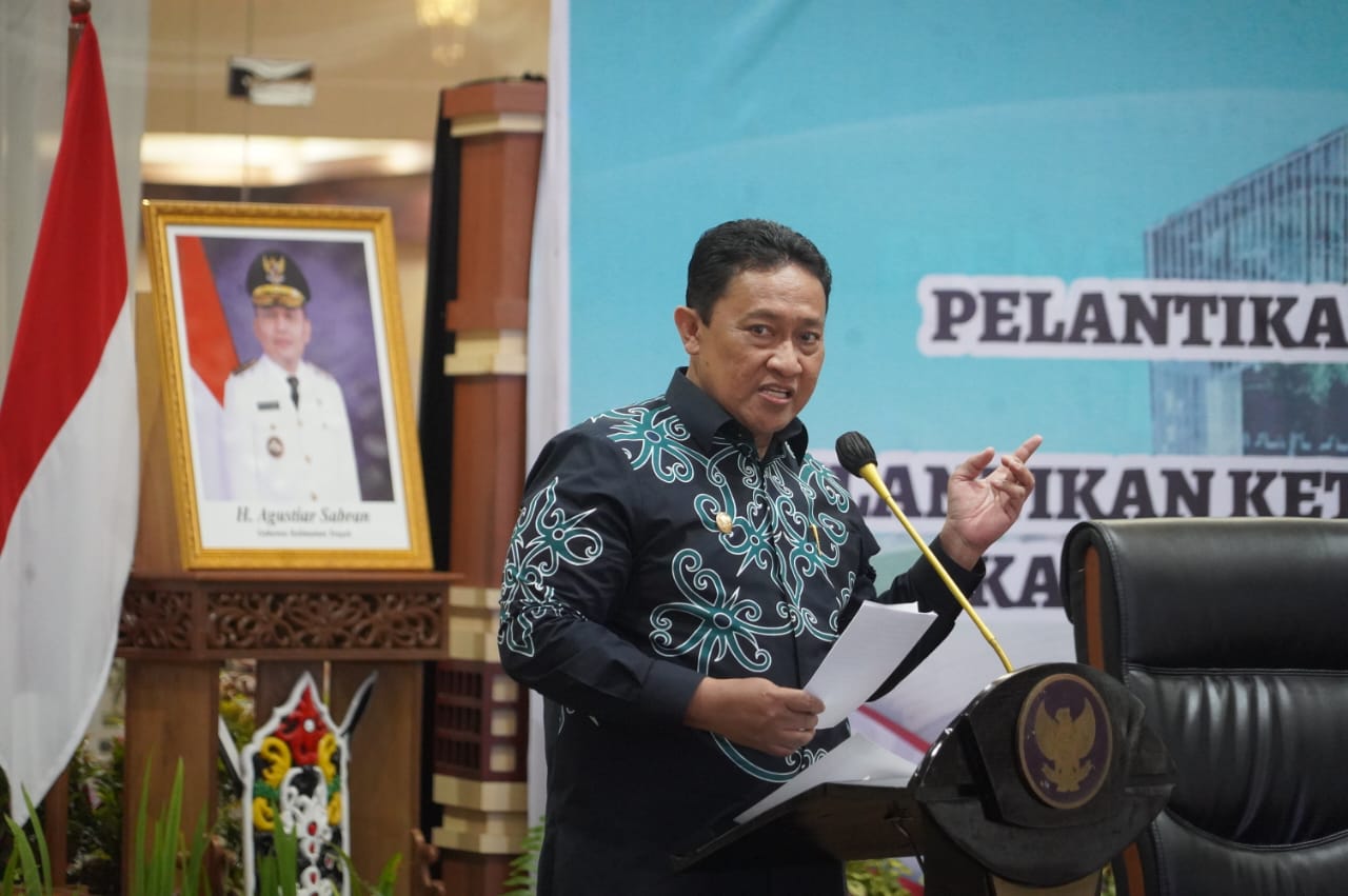 Ketua Dekranasda Ny. Aisyah Thisia Agustiar Sabran Lantik Ketua Dekranasda 12 Kabupaten/Kota se-Kalteng Masa Bakti 2025-2030