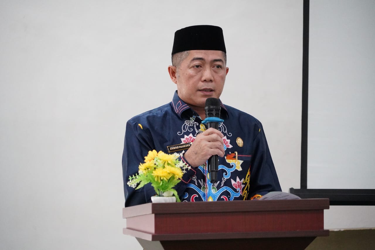 Wakili Gubernur, Plt Karo Kesra Ahmad Pahruka Lepas Keberangkatan 121 Jamaah Umrah PT Alifa Raya Tour Palangka Raya