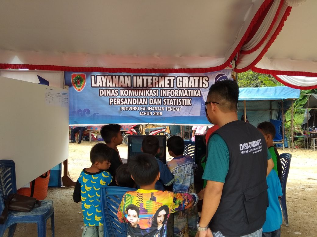 Masyarakat Desa Muara Jaan Antusias Memanfaatkan Internet Gratis Diskominfo Kalteng 