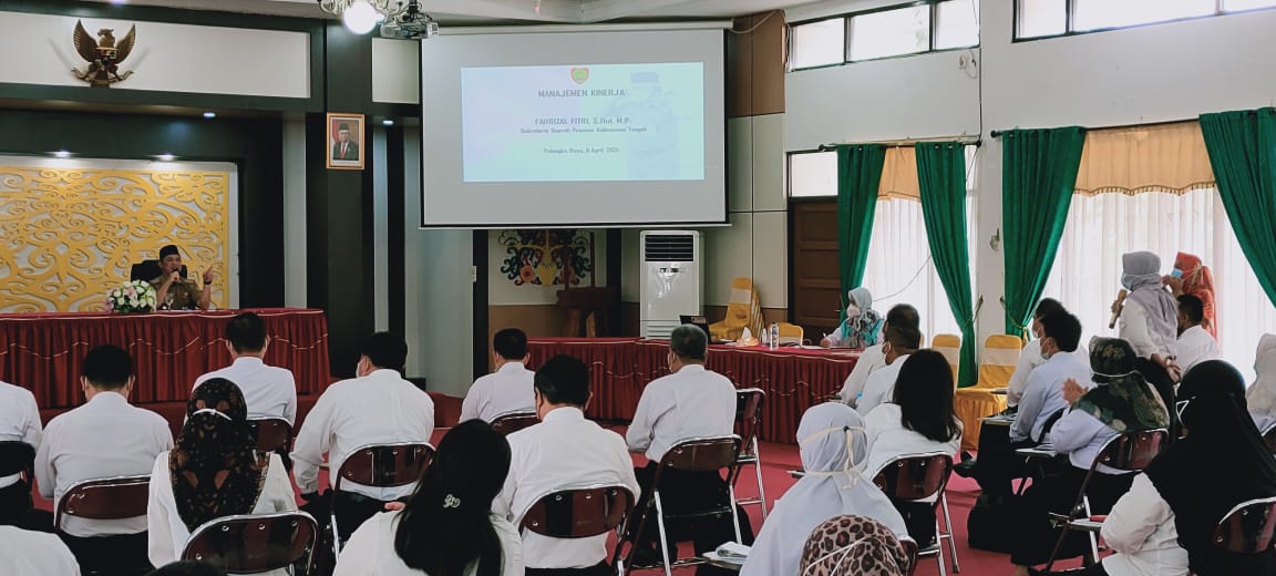 Sekda Kalteng Sampaikan Materi Manajemen Kinerja Pada Kegiatan Pelatihan Kepemimpinan Administrator (PKA) 