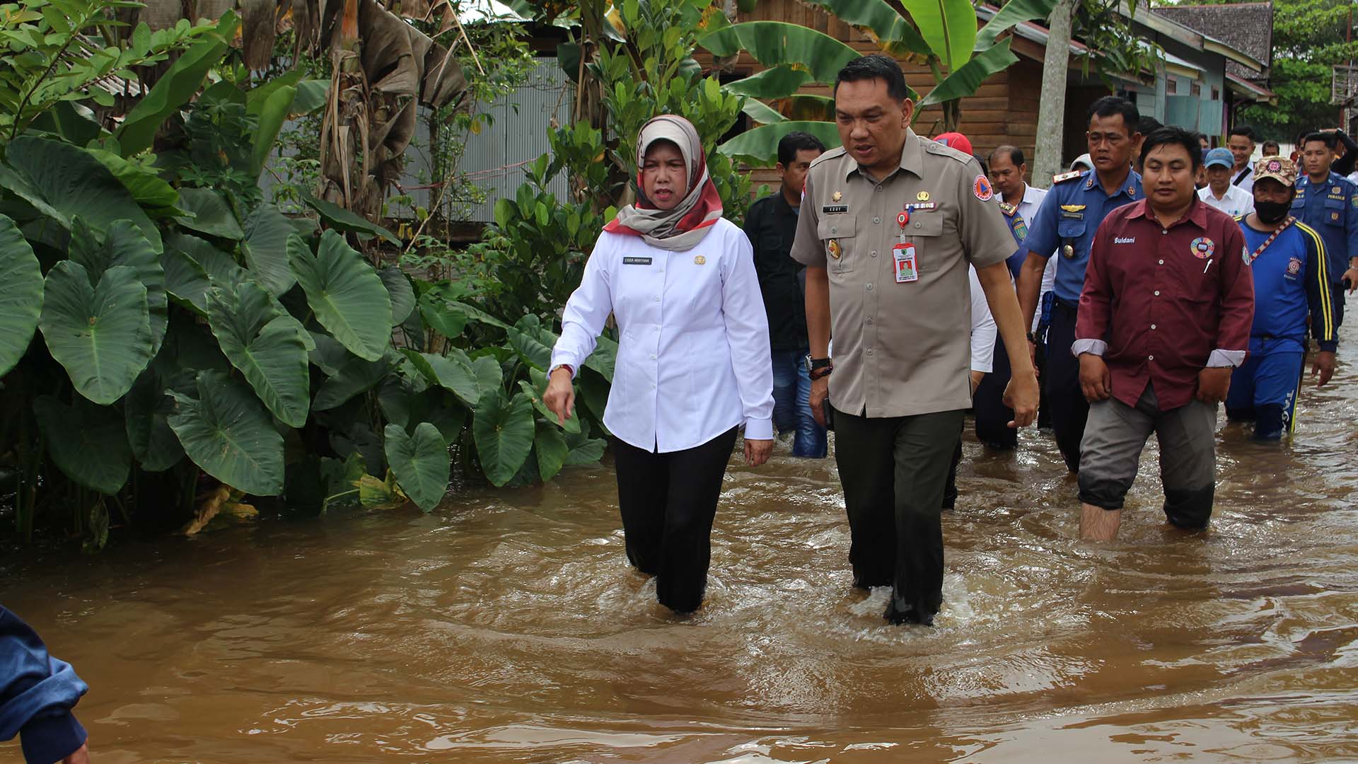 Gerak Cepat, Pemkab Barsel Distribusikan Bantuan Kepada Korban Banjir