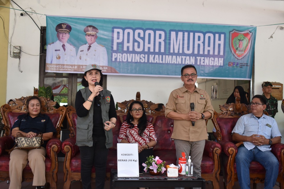 Kepala Dinas P3APPKB Dampingi Plh. Asisten Pemkesra Buka Pasar Murah di Kecamatan Bukit Batu