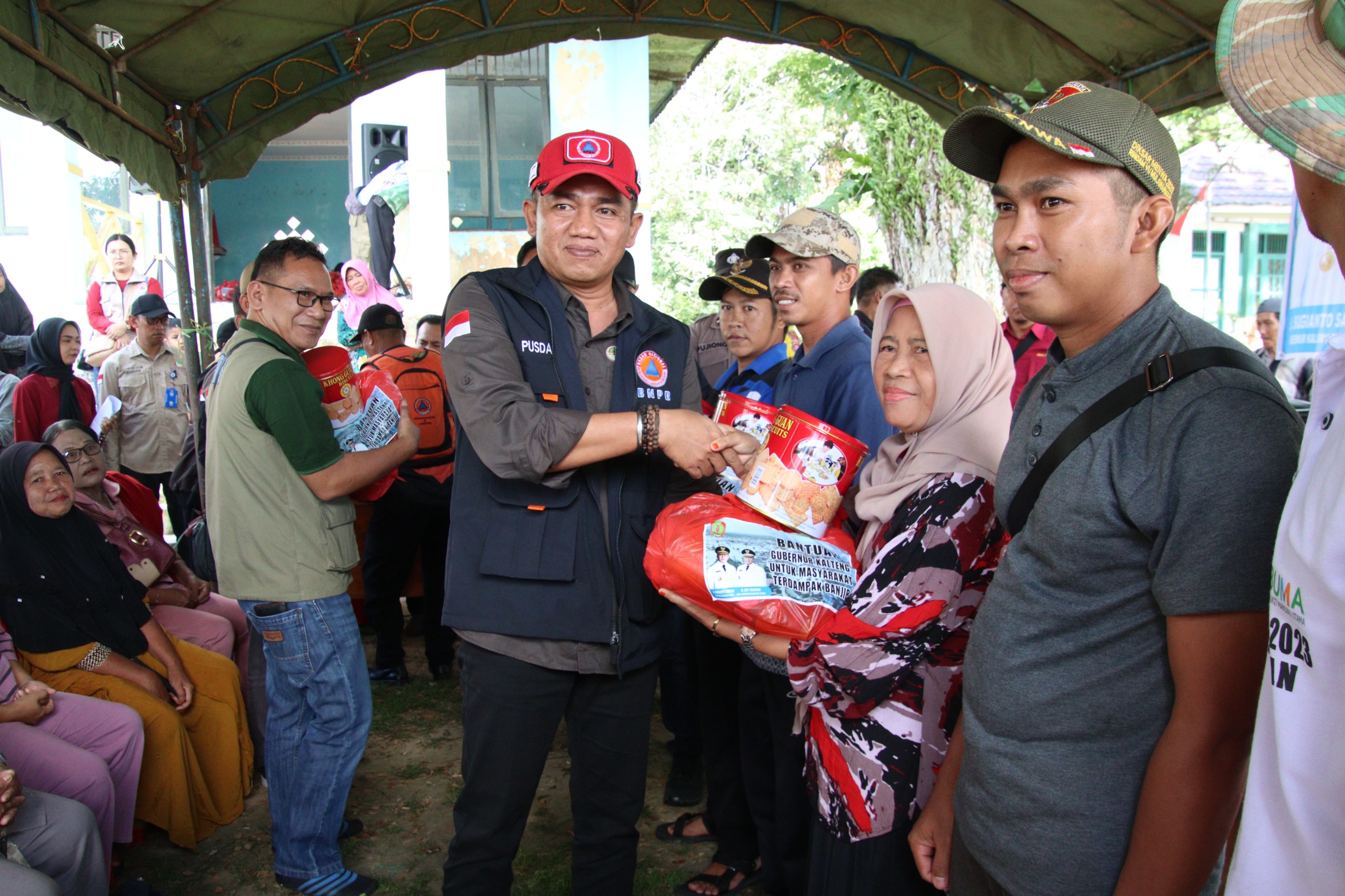 Gubernur Kalteng Kembali Salurkan Ribuan Paket Sembako Gratis untuk Warga Desa Terdampak Banjir di Wilayah Kabupaten Barito Selatan