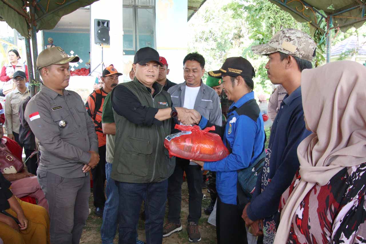 Gubernur Kalteng Kembali Salurkan Ribuan Paket Sembako Gratis untuk Warga Desa Terdampak Banjir di Wilayah Kabupaten Barito Selatan