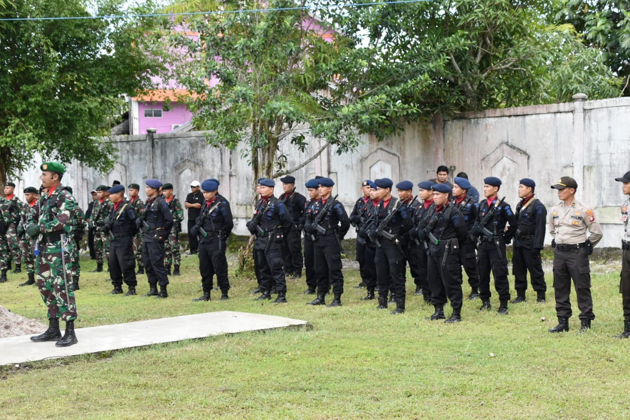 Mendiang Lukas Tingkes dimakamkan di TMP. Sanaman Lampang