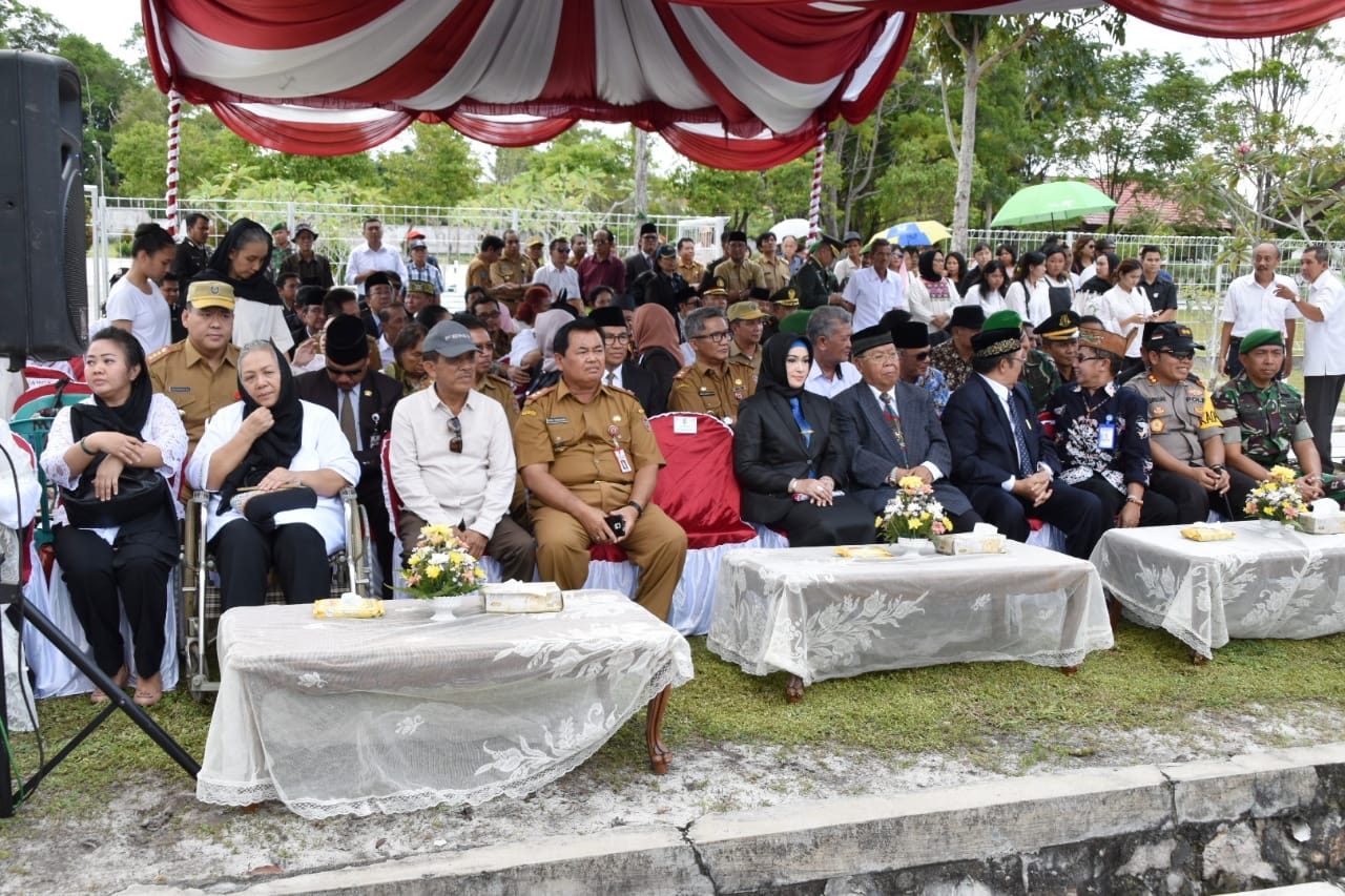 Mendiang Lukas Tingkes dimakamkan di TMP. Sanaman Lampang