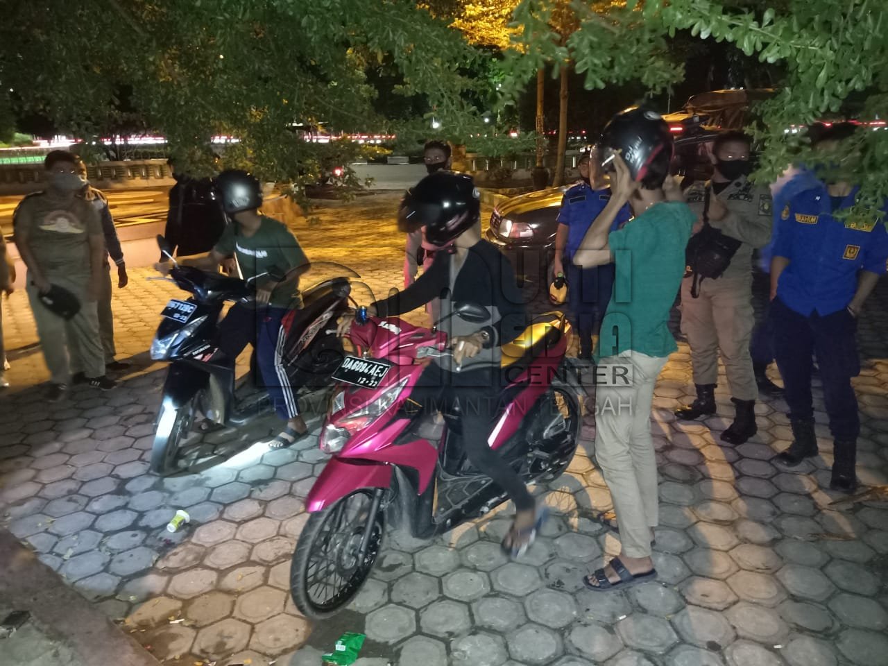 Satpol PP Tindak Tegas Warga yang Tidak Menggunakan Masker dan Berkerumun