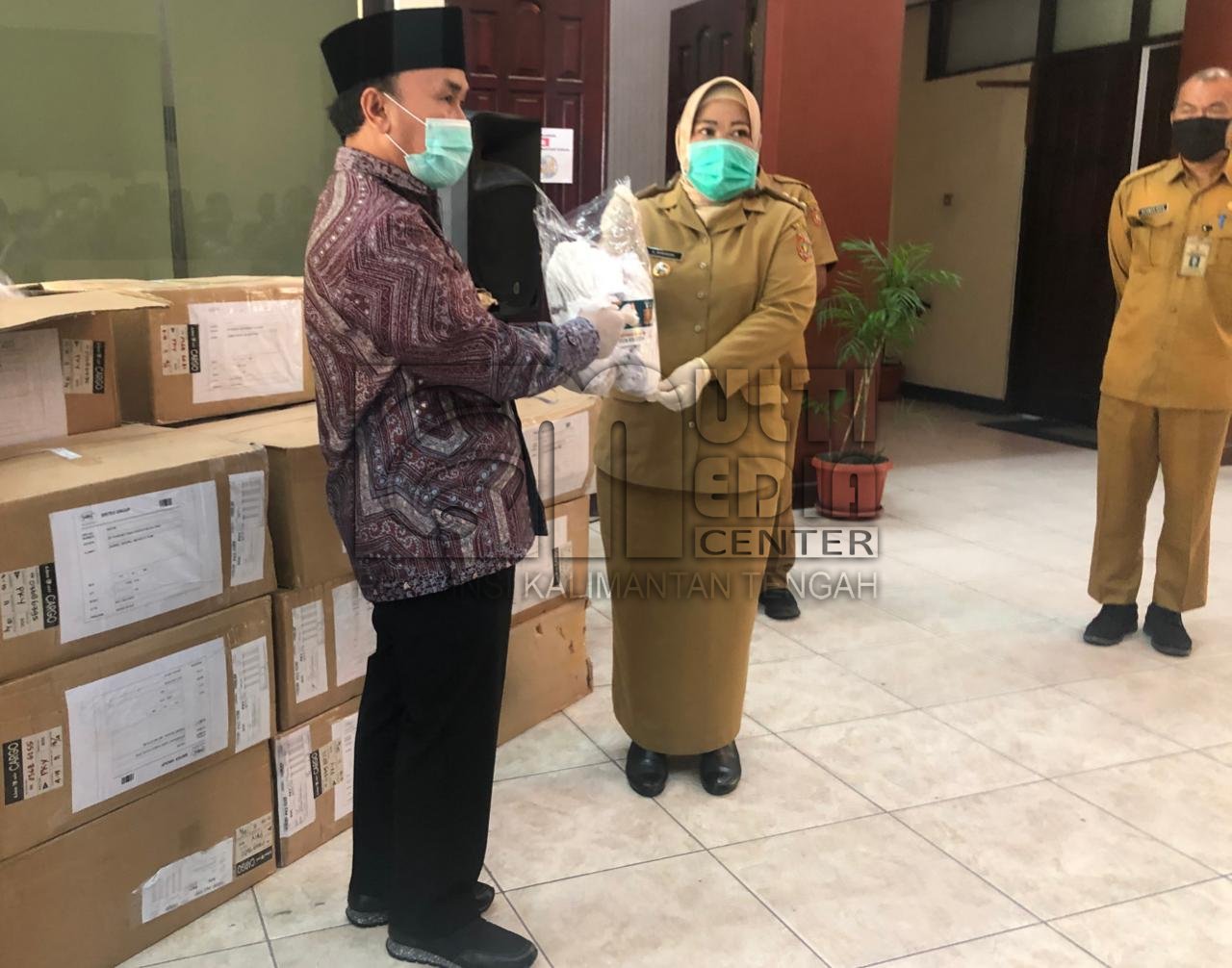 Gubernur Kalteng Berikan Bantuan Masker Untuk Masyarakat