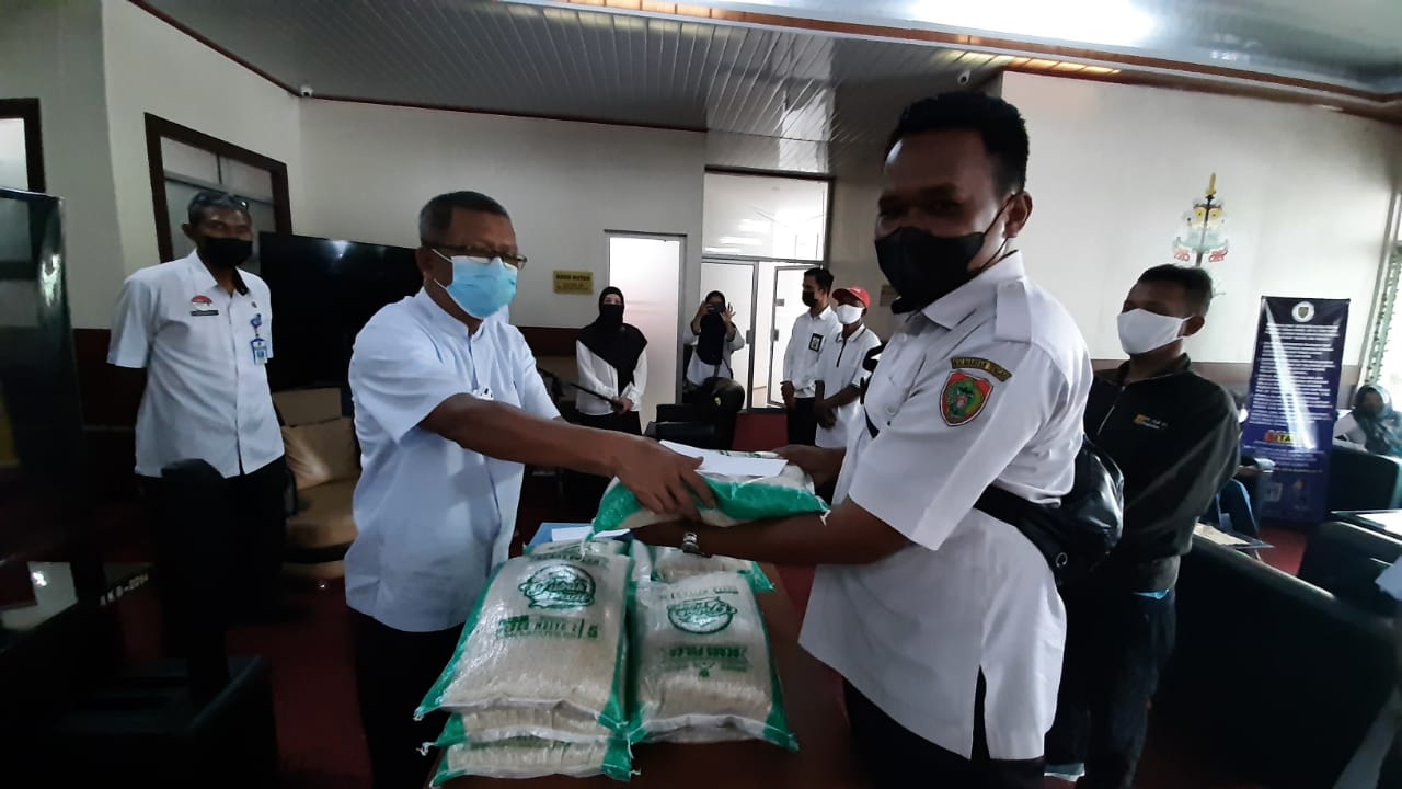 Pemberian Bingkisan Tali Kasih Bagi Pegawai Kontrak di Lingkungan Badan Kepegawaian Daerah Provinsi Kalimantan Tengah Tahun 2021