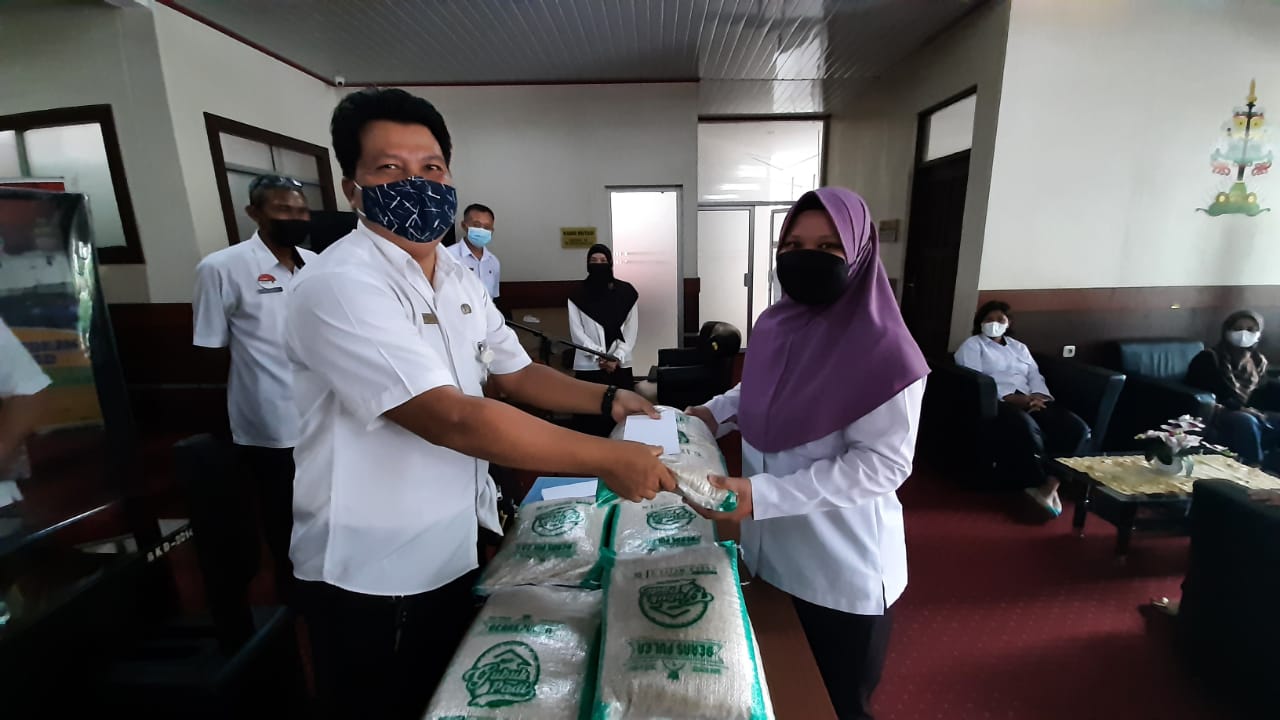 Pemberian Bingkisan Tali Kasih Bagi Pegawai Kontrak di Lingkungan Badan Kepegawaian Daerah Provinsi Kalimantan Tengah Tahun 2021