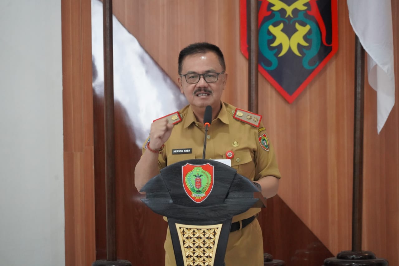  Plh Asisten Pemerintahan dan Kesra Herson B Aden Buka Sosialisasi Penyusunan Analisis Jabatan dan Analisis Beban Kerja di Lingkup Kesbangpol se-Kalteng Tahun 2024