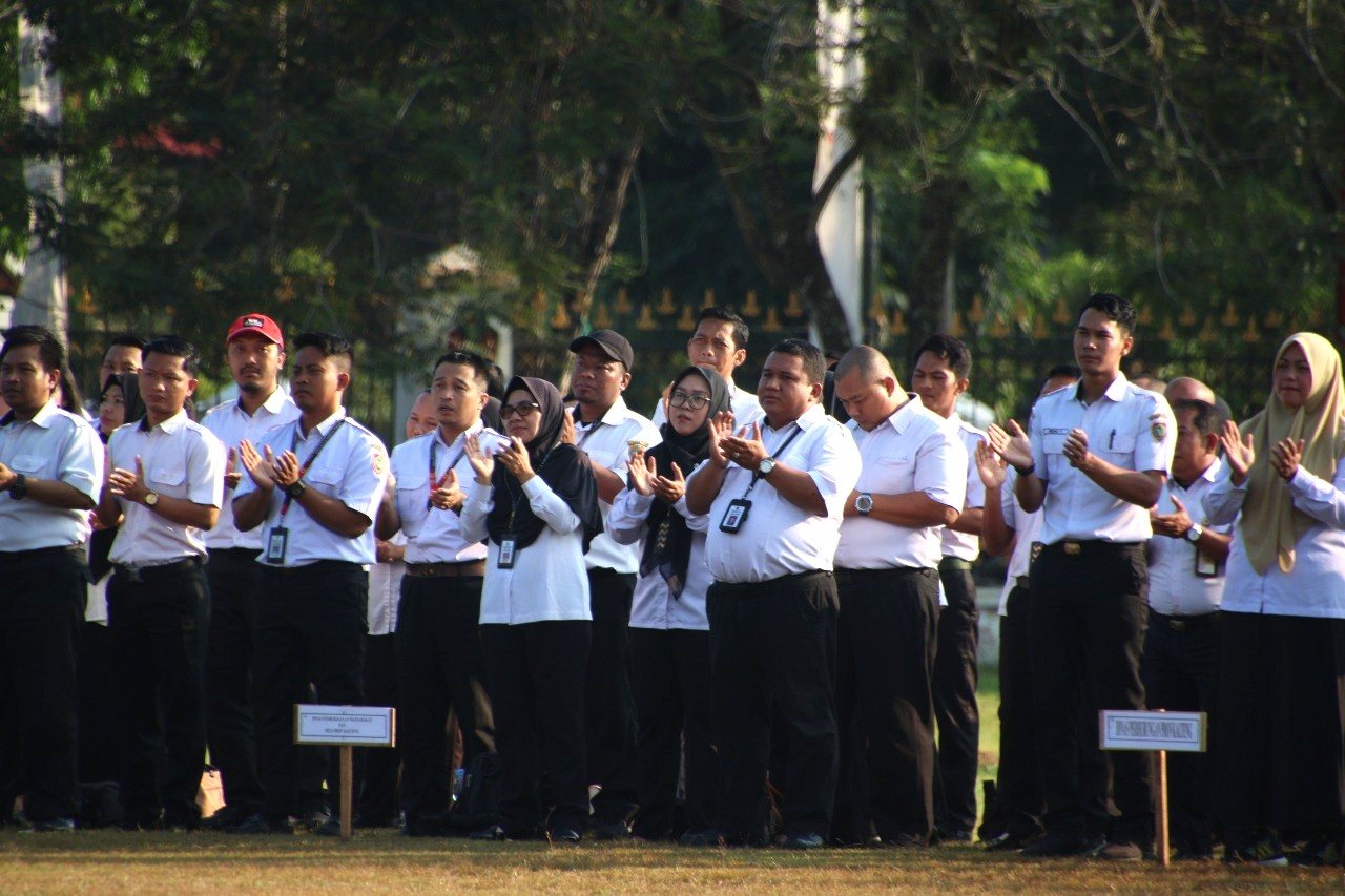 Turut Hadiri Apel Pengarahan Gubernur Kepada Tenaga Kontrak Lingkup Pemprov Kalteng, Kadis PMD Ajak Tingkatkan Disiplin dan Integritas