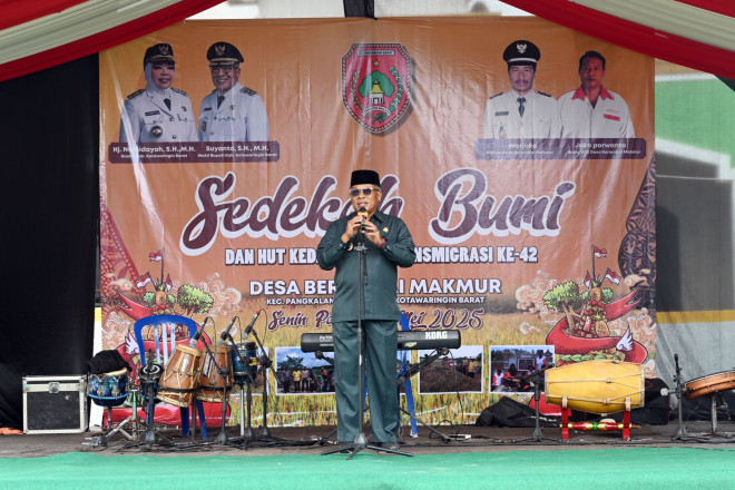 Wabup Kobar Apresiasi Tradisi Sedekah Bumi pada HUT ke-42 Desa Transmigrasi Berambai Makmur