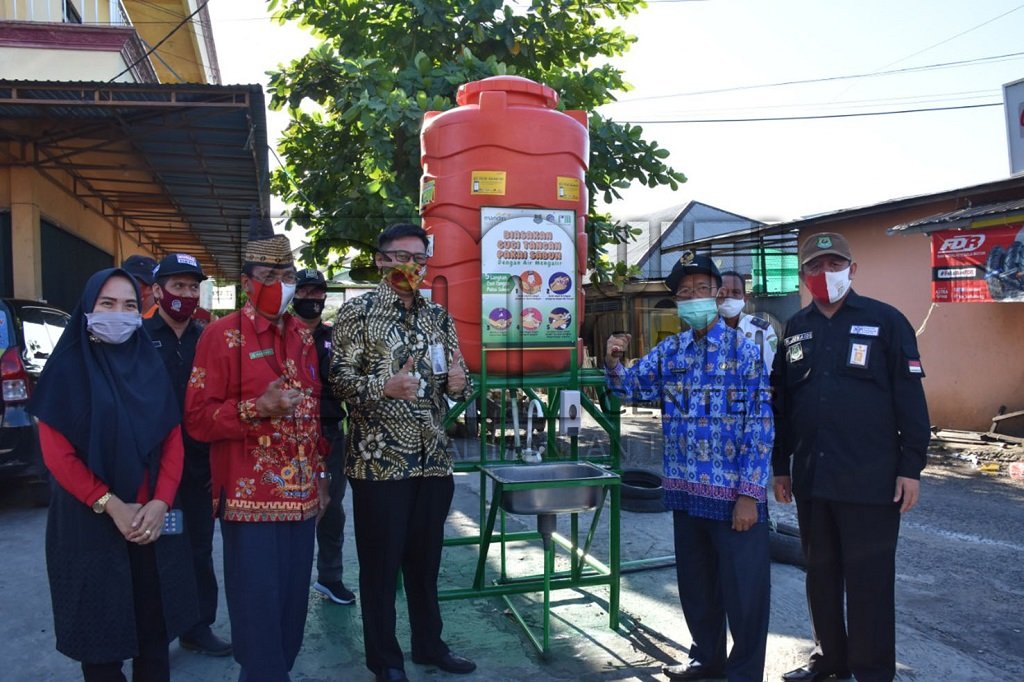 Wabup Terima Bantuan Tandon Air dari BSM