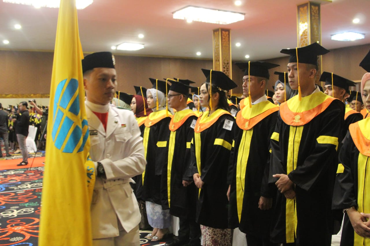 Mewakili Gubernur Kalteng, Plh. Sahli Bidang Pemerintahan, Hukum dan Politik Hadiri Wisuda Universitas Terbuka Palangka Raya