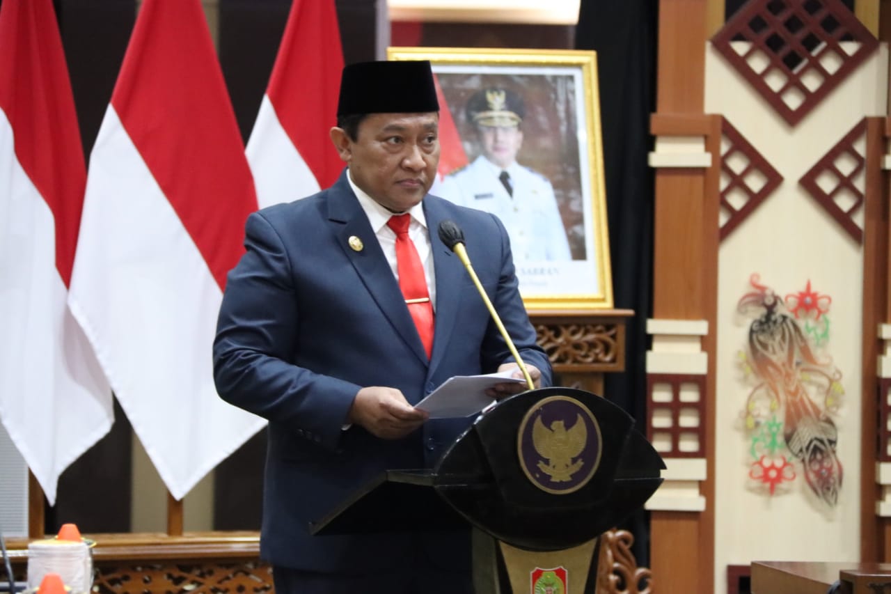 Wagub H. Edy Pratowo Mengambil Sumpah dan Lantik Pejabat Pimpinan Tinggi Pratama serta Kepala sekolah di Lingkungan Pemprov Kalteng