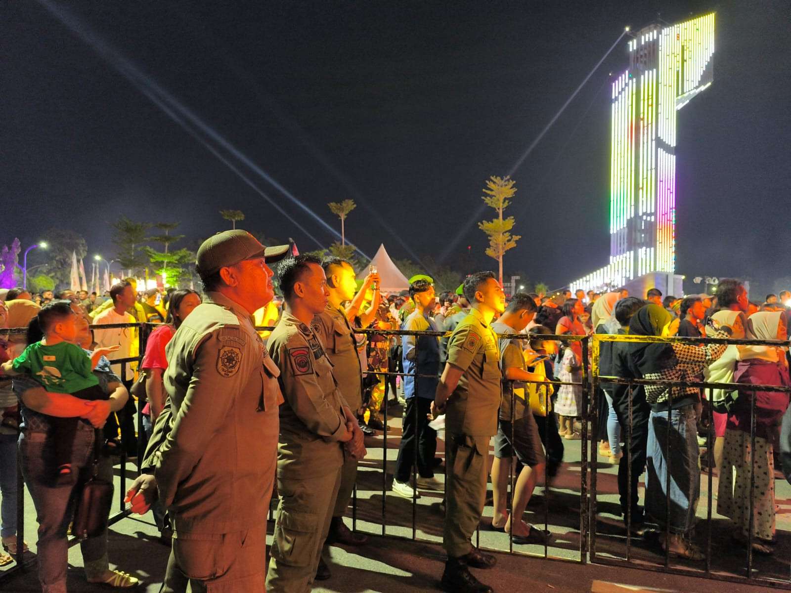 Satpol PP Kalteng Berjaga, Huma Betang Night Aman, Masyarakat Bahagia