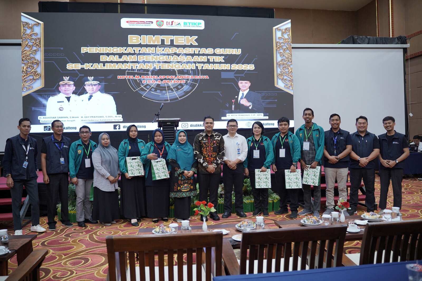 ‎Plt. Kadisdik Kalteng Tegaskan Peran Teknologi dan AI dalam Pembelajaran, Jawab Kritikan Soal TV Interaktif