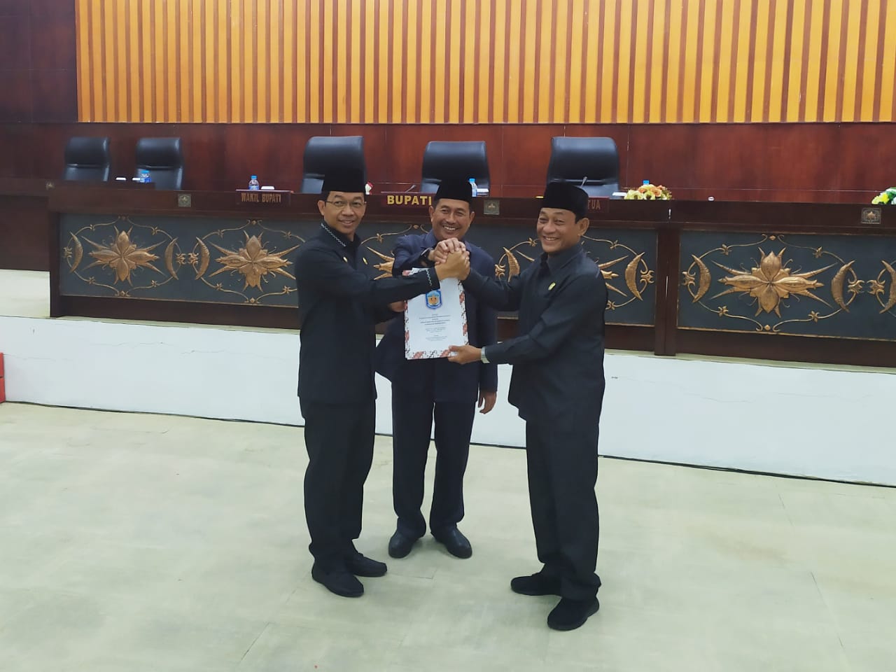 Penandatanganan Nota Kesepakatan DPRD dengan Pemerintah Daerah Kabupaten Murung Raya terhadap KUPA/ PPAS Tahun Anggaran 2019
