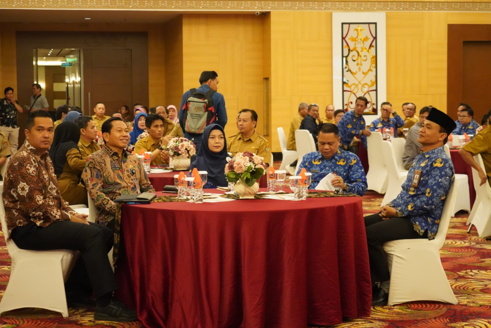 Mewakili Sekda Prov. Kalteng, Asisten Ekbang Sri Widanarni Buka Rakor Penyusunan RKP DBH DR Prov. Kalteng