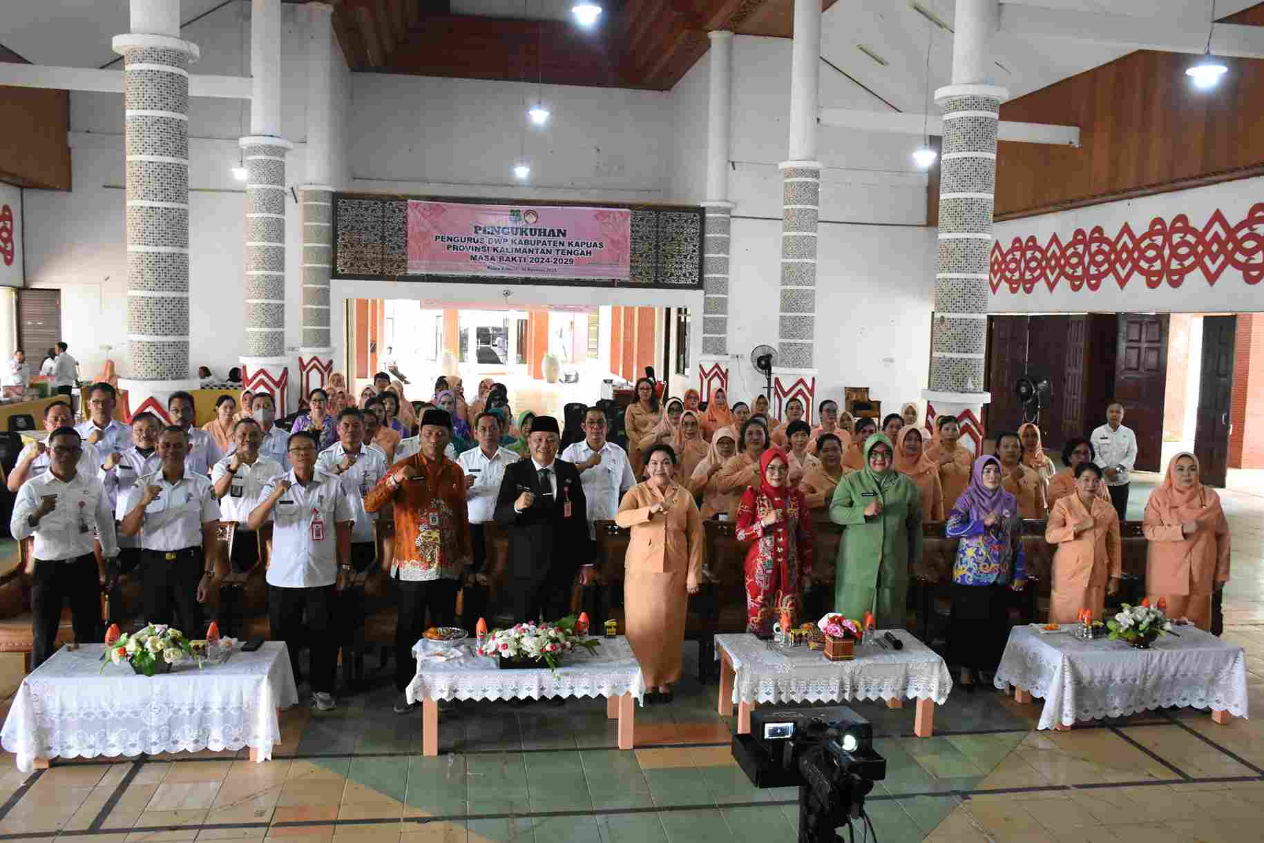 Pengurus DWP Kabupaten Kapuas Masa Bakti 2024-2029 Dikukuhkan Ketua DWP Provinsi Kalteng Secara Hybrid