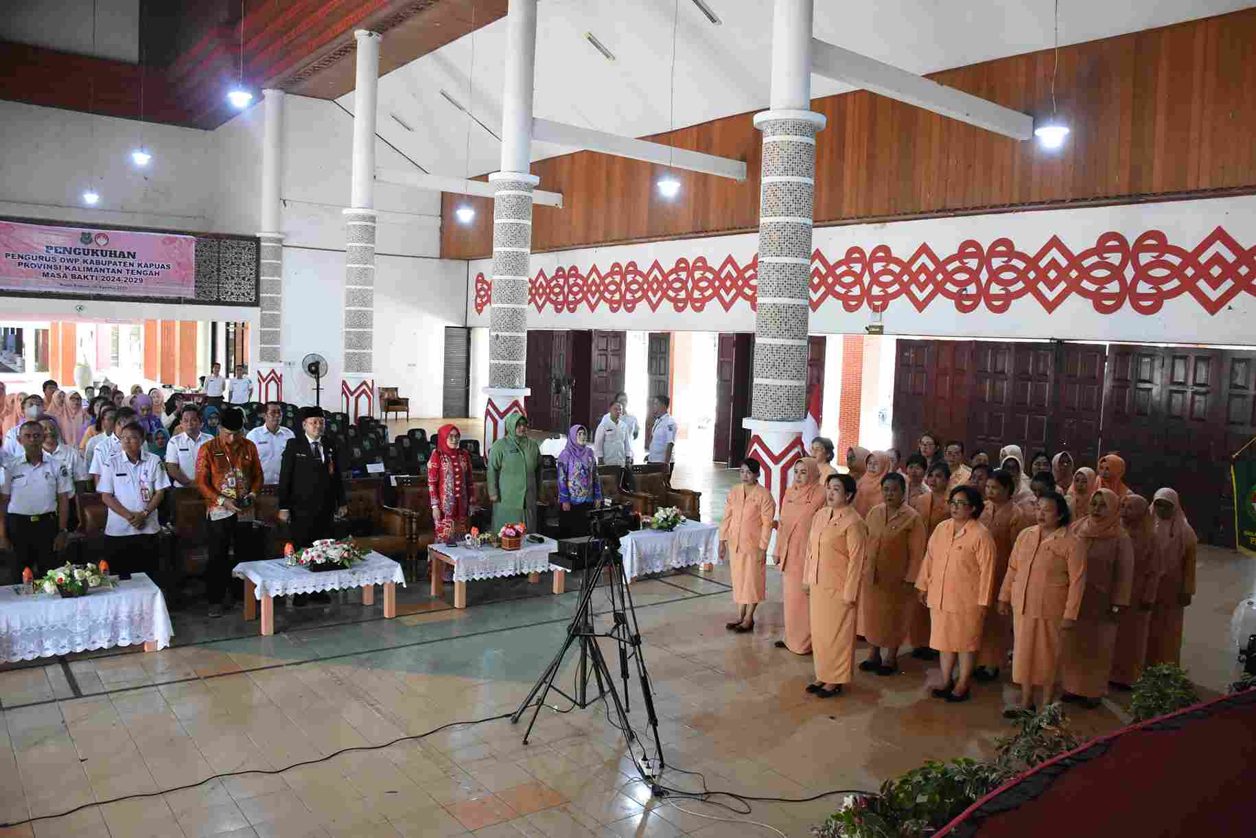 Pengurus DWP Kabupaten Kapuas Masa Bakti 2024-2029 Dikukuhkan Ketua DWP Provinsi Kalteng Secara Hybrid