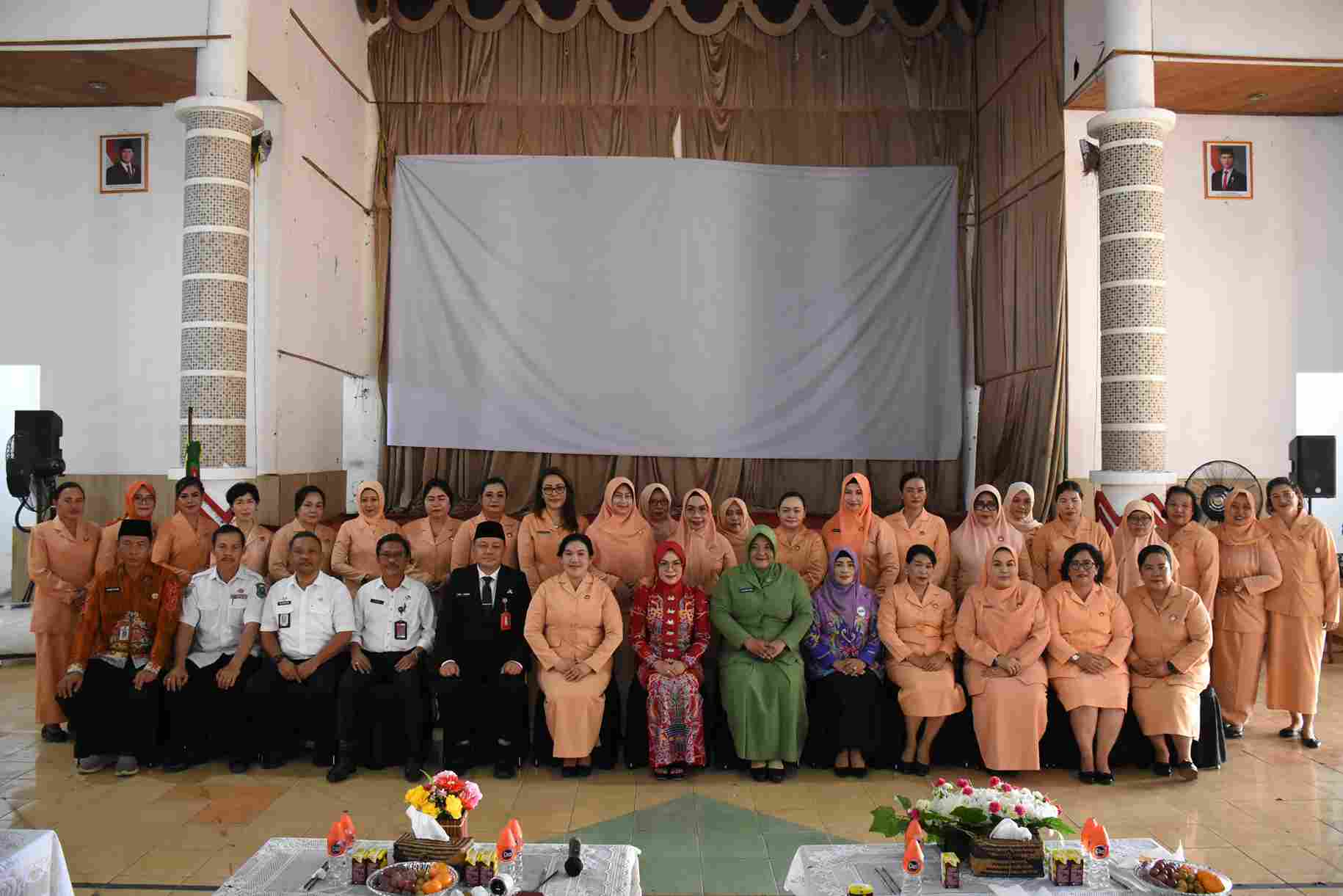 Pengurus DWP Kabupaten Kapuas Masa Bakti 2024-2029 Dikukuhkan Ketua DWP Provinsi Kalteng Secara Hybrid