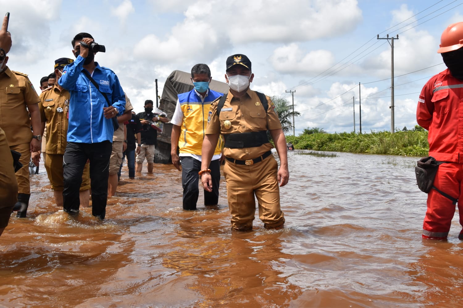 Gubernur Kalteng Tinjau Banjir di Jalan Bukit Rawi