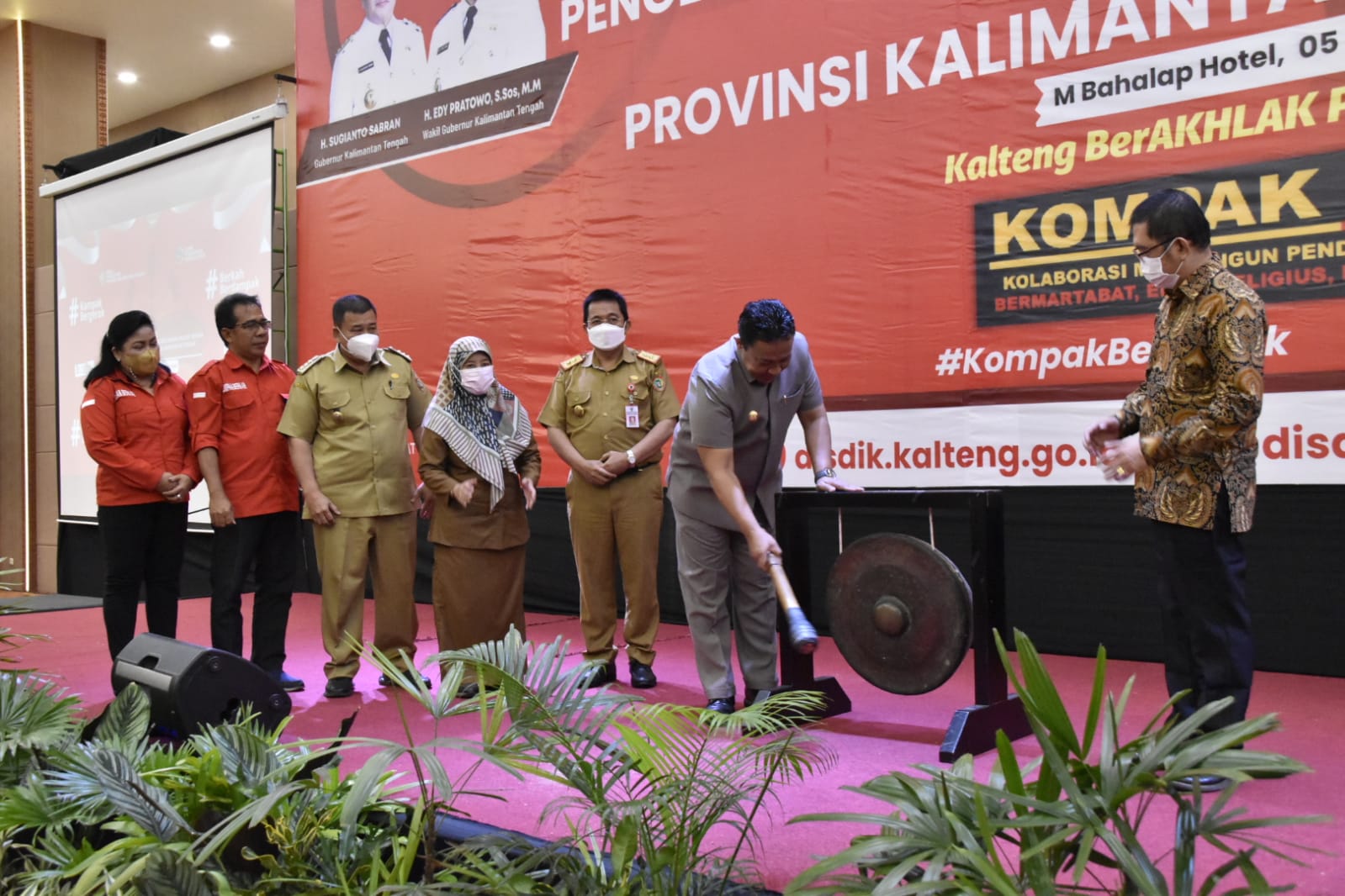 Wagub Edy Pratowo Buka Sosialisasi Pengelolaan Dana BOSDA BERKAH 