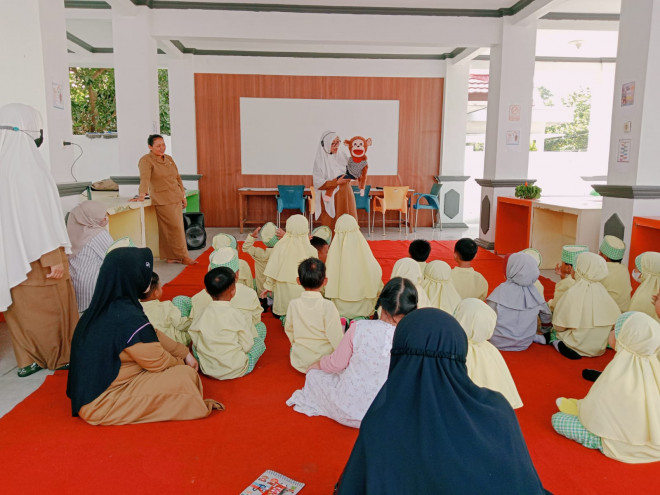 Dispursip Kobar Adakan Kegiatan Story Telling dan Kelas Berbagi bersama TK Kartika V-42