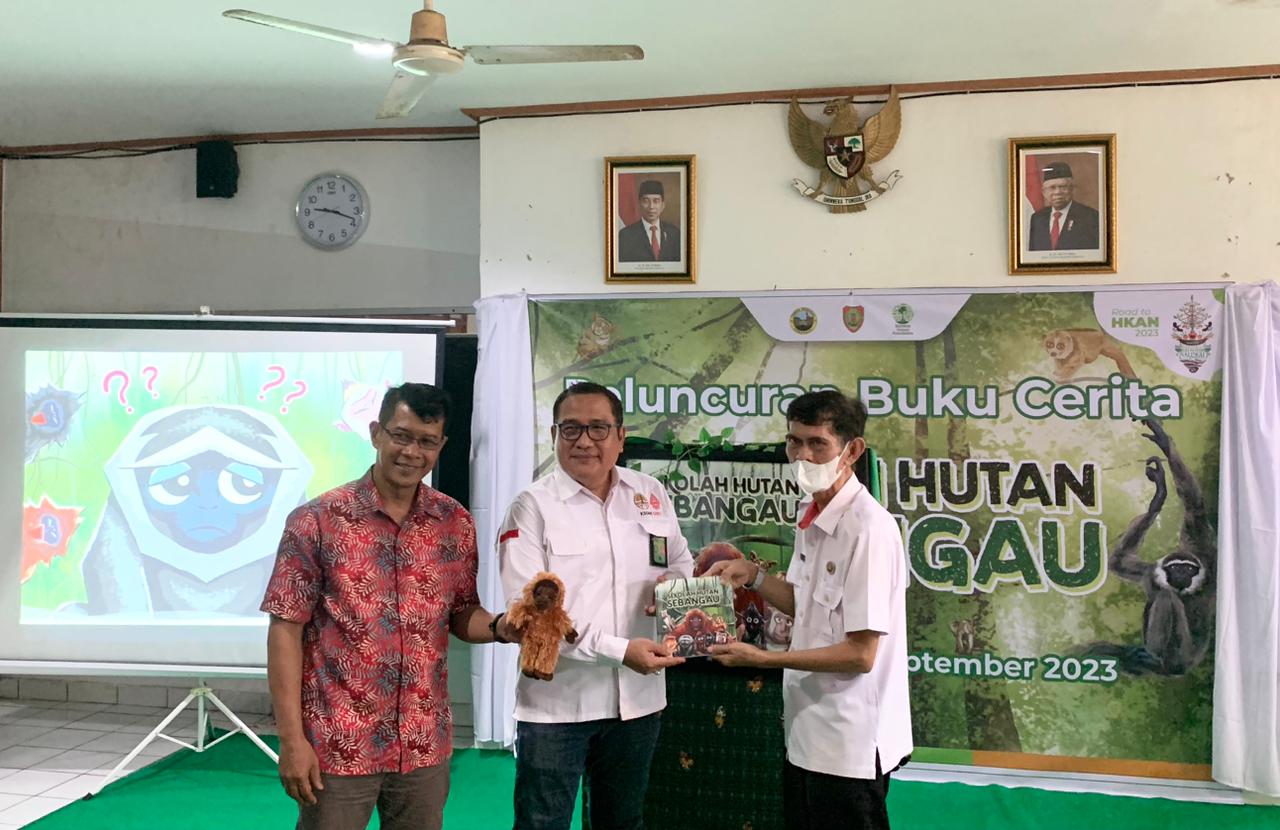 Dispursip Kalteng dan BTNS Luncurkan Buku Sekolah Hutan Sebangau