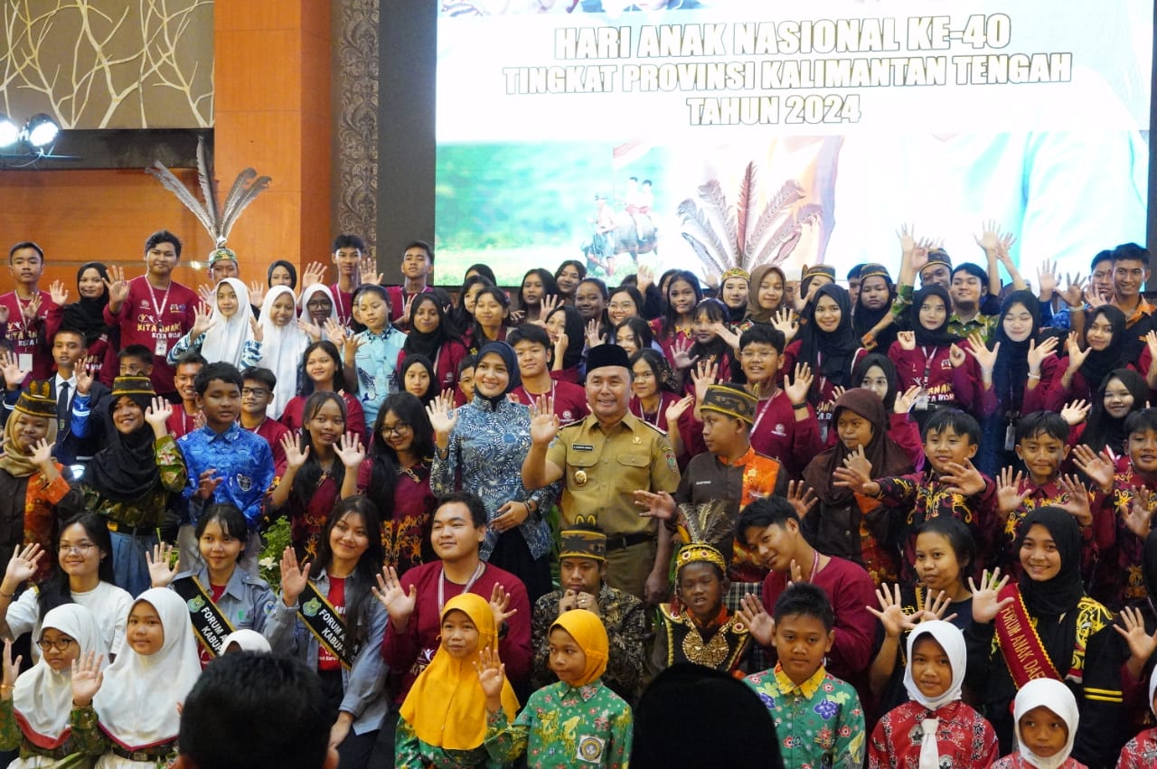 Apresiasi Program Bangga Kencana dan ISPS, Gubernur Kalteng Berikan Piagam Penghargaan pada Peringatan Harganas dan HAN Tahun 2024