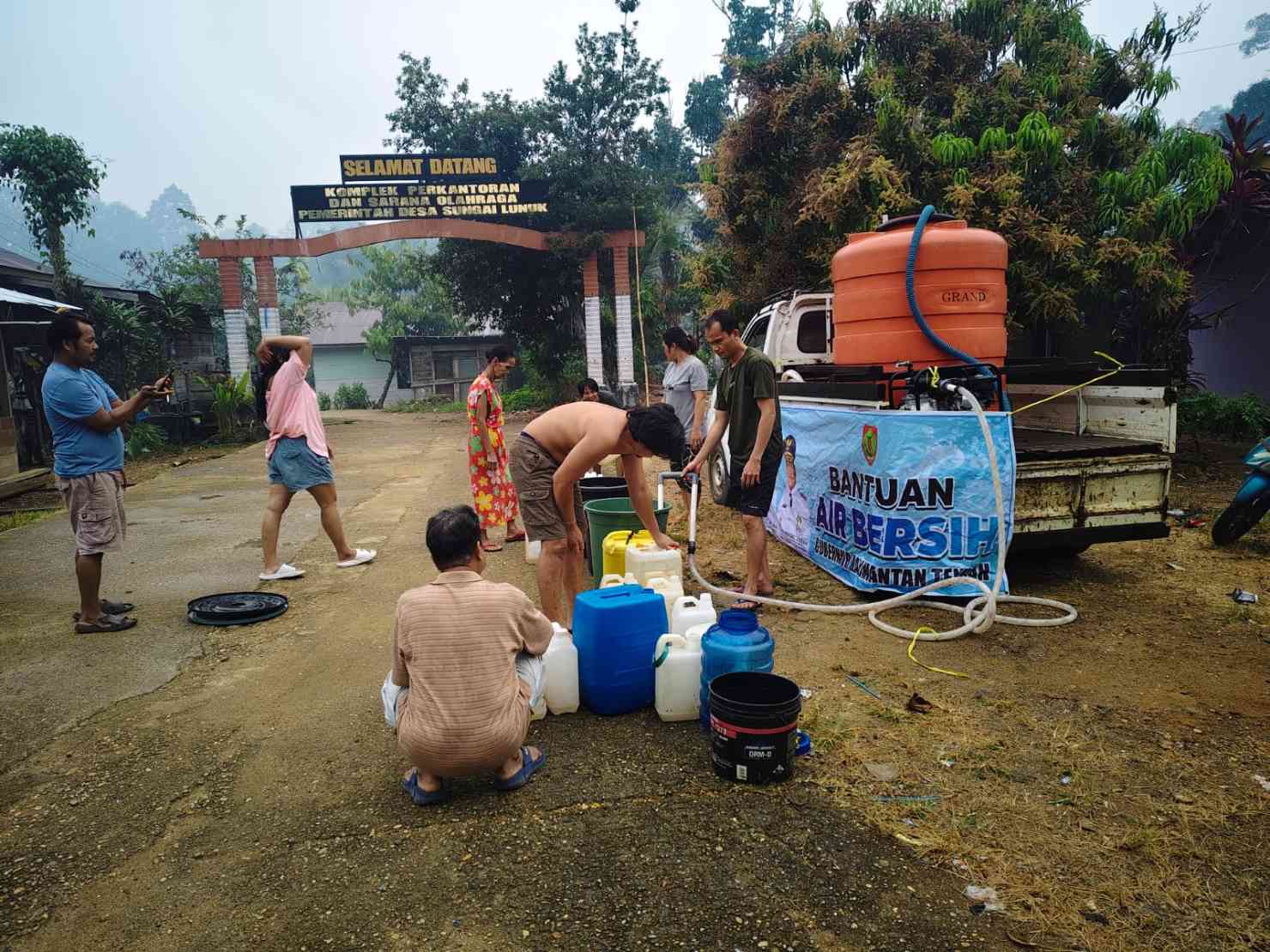 Pemprov Kalteng Kembali Distribusikan 101.800 Liter Air Bersih untuk Warga Terdampak
