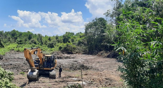 Berkolaborasi dengan Aparatur Kecamatan dan Desa, DLH Kobar Bangun TPS Sampah di Desa Sungai Tendang