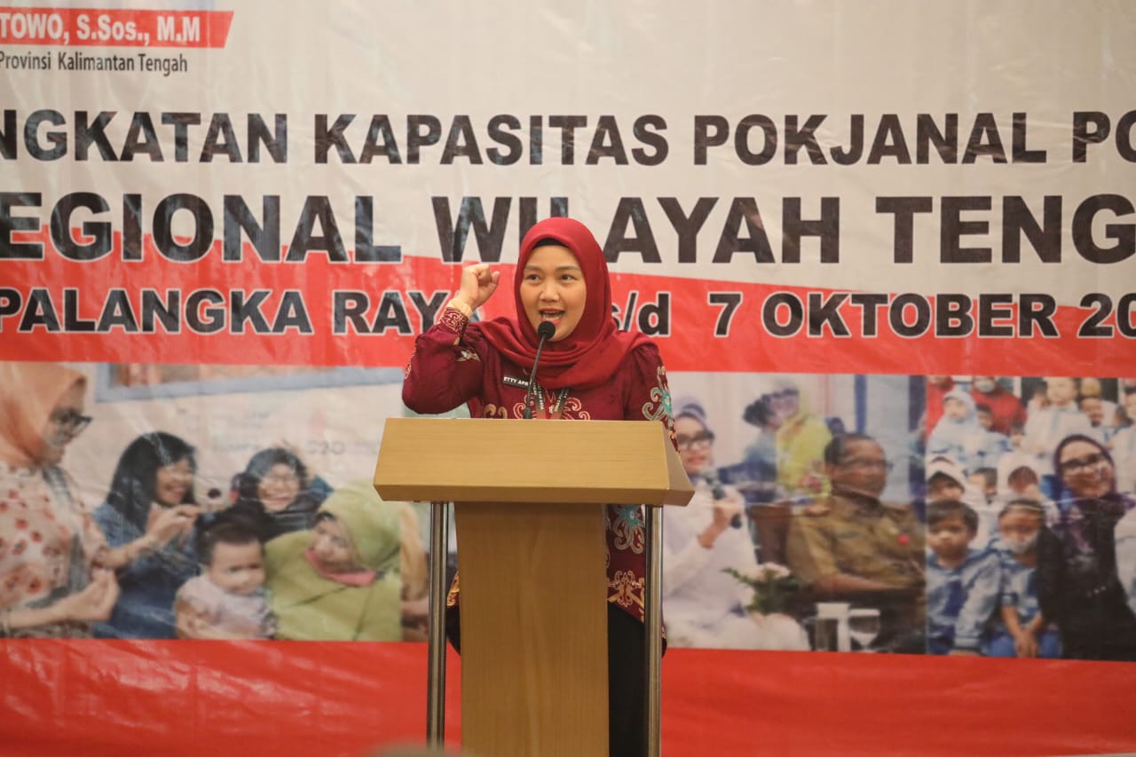 Ketua TP PKK Ivo Sugianto Sabran Buka Acara Peningkatan Kapasitas Pokjanal Posyandu Per Regional Wilayah Tengah di Kota Palangka Raya