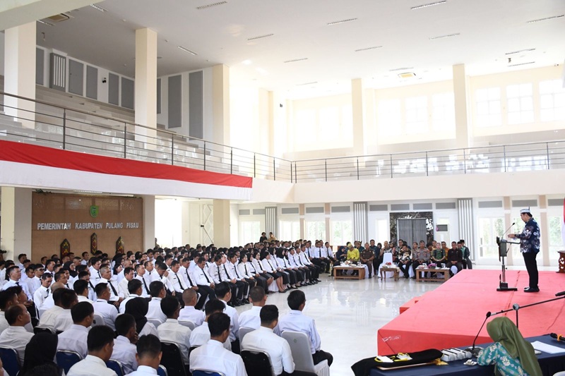 Sekda Pulang Pisau Beri Arahan kepada Peserta Pembekalan PPPK dan CPNS