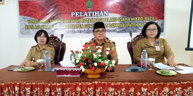 Pelatihan Vokasional Anyaman Rotan Bagi Pelaku UMKM Palangka Raya