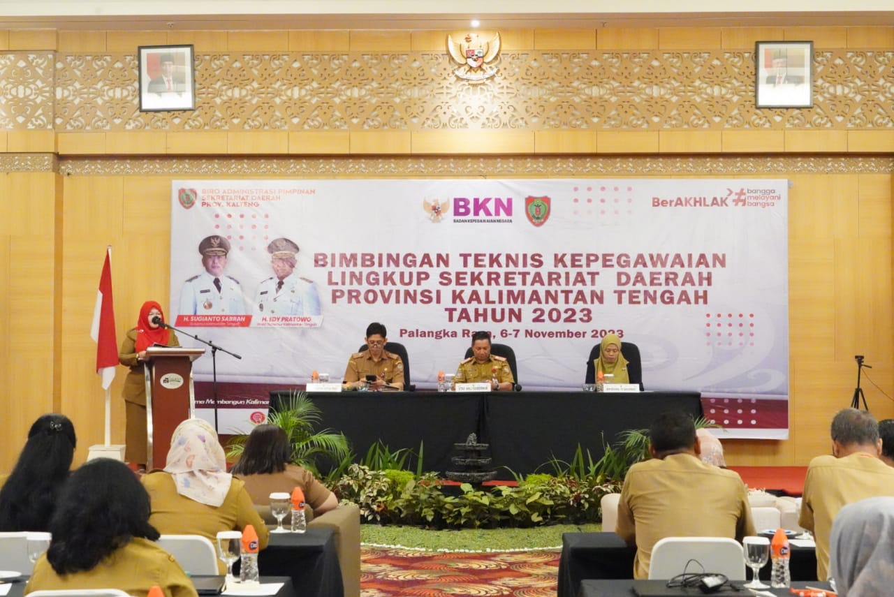Sahli KSDM Suhaemi Buka Bimtek Administrasi Kepegawaian di Lingkungan Setda Provinsi Kalteng Tahun 2023
