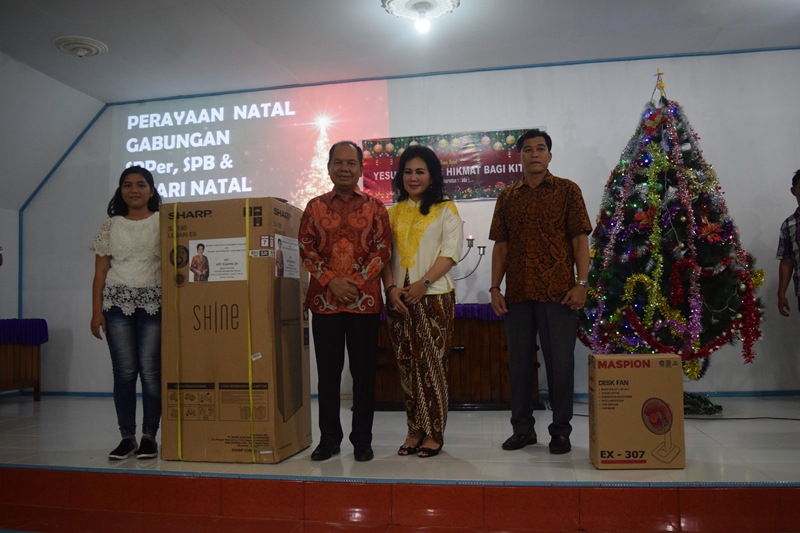 Bupati Hadiri Safari Natal di Dua Kecamatan