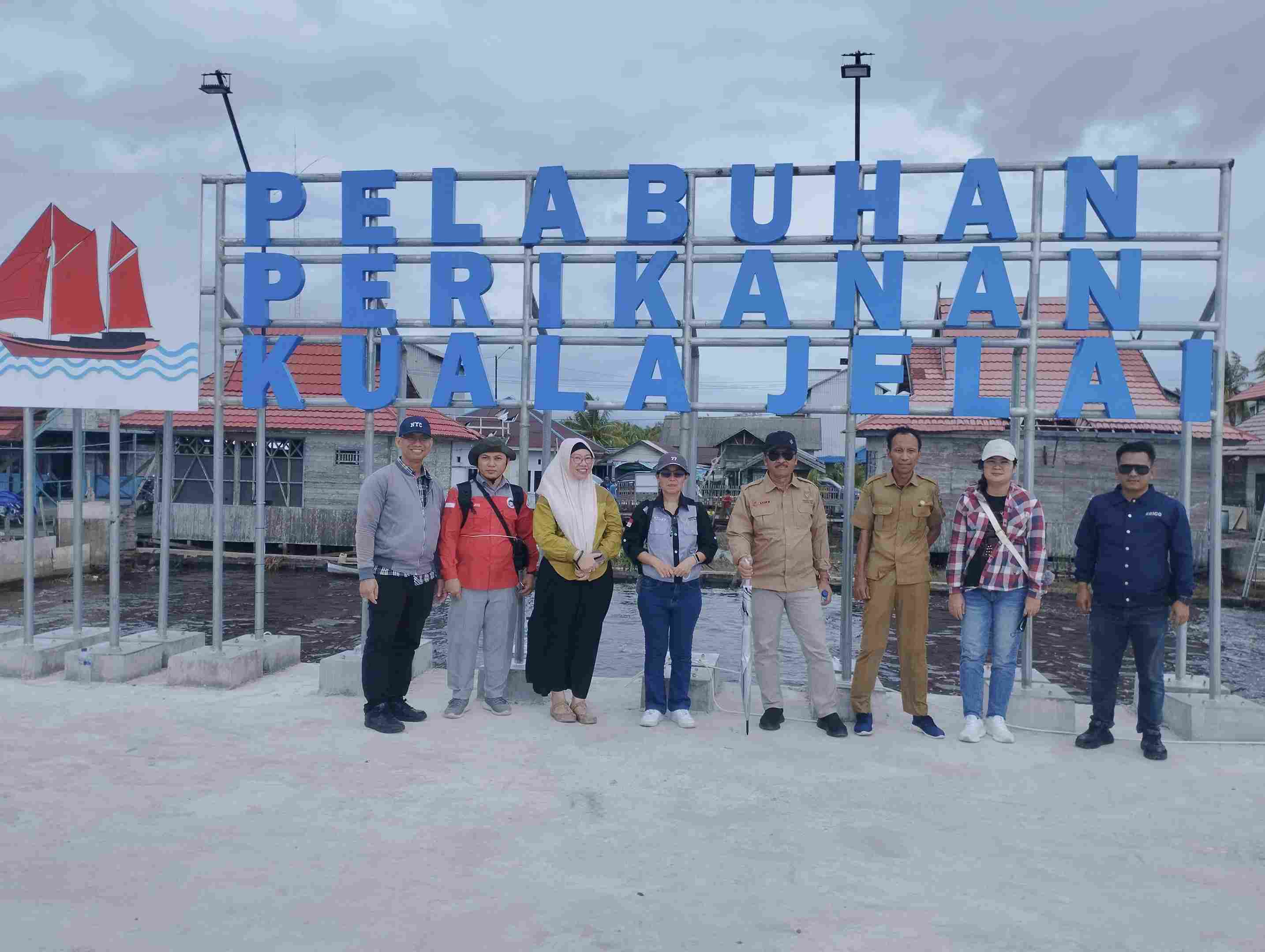 Optimalisasi Sarana dan Prasarana Pelabuhan Perikanan, Dislutkan Prov. Kalteng Dampingi Inspektorat Evaluasi Lapangan Pembangunan Dermaga PP Kuala Jelai