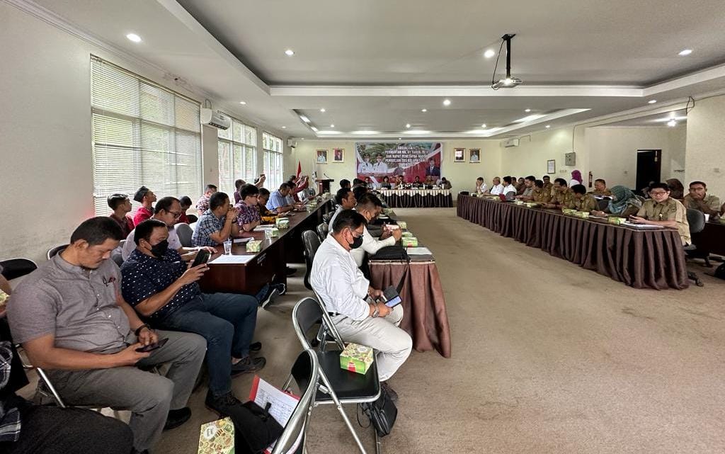 Disbun Prov. Kalteng Gelar Sosialisasi Permentan Nomor 01 Tahun 2018 serta Rapat Penetapan Harga TBS periode Bulan Januari 2023