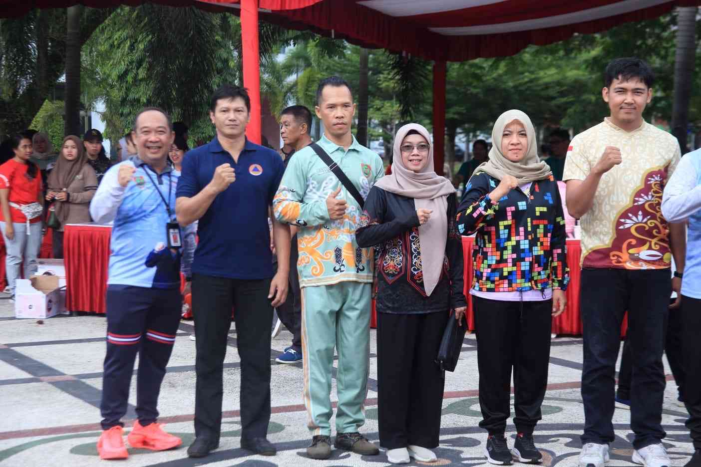Kepala Dinas Lingkungan Hidup Prov. Kalteng Joni Harta, Antusias Ikuti Senam Pagi Bersama Untuk Jaga Kebugaran