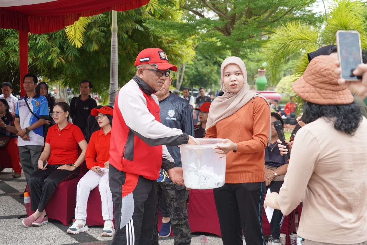 Tingkatkan Silaturahmi Antara PNS dan Pegawai Kontrak, Pemprov Kalteng Gelar Senam Pagi Bersama